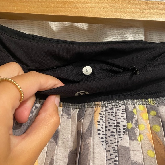 Lululemon pleated skirt - Picture 3 of 3